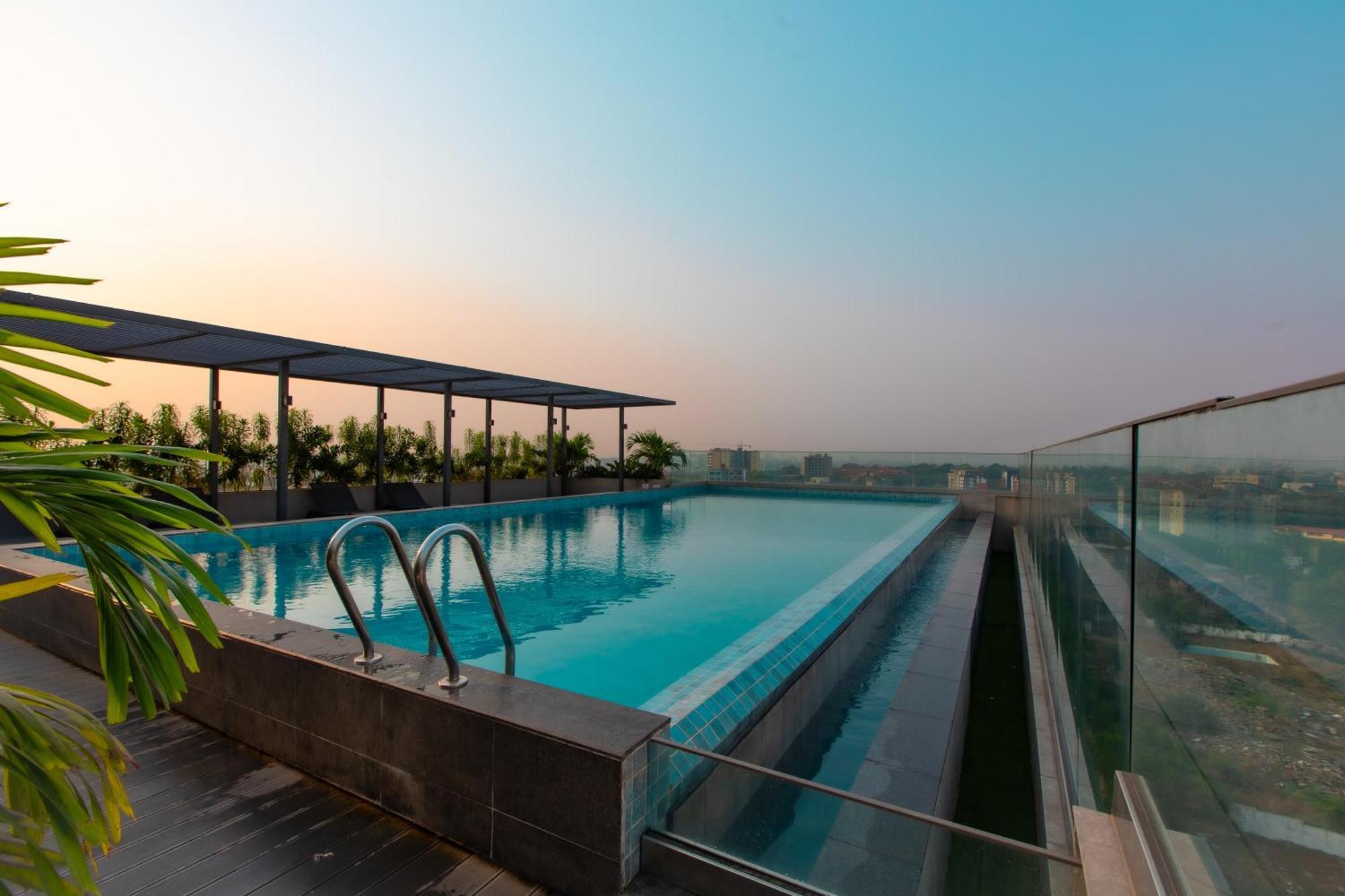 7 Minutes From The Airport - Chic Studio Accra Bagian luar foto