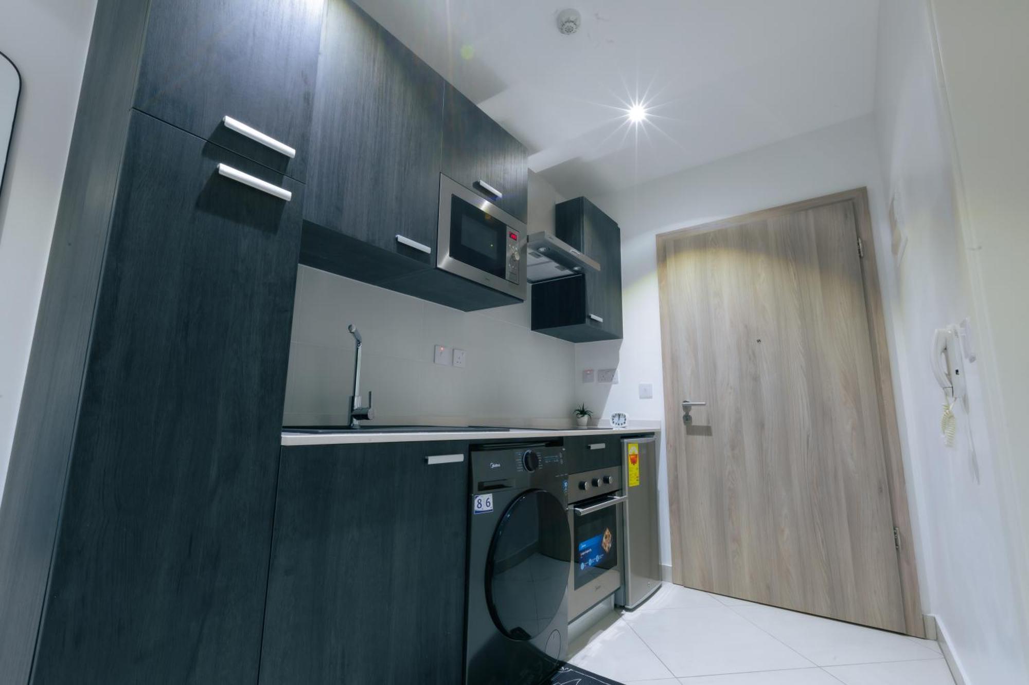 7 Minutes From The Airport - Chic Studio Accra Bagian luar foto