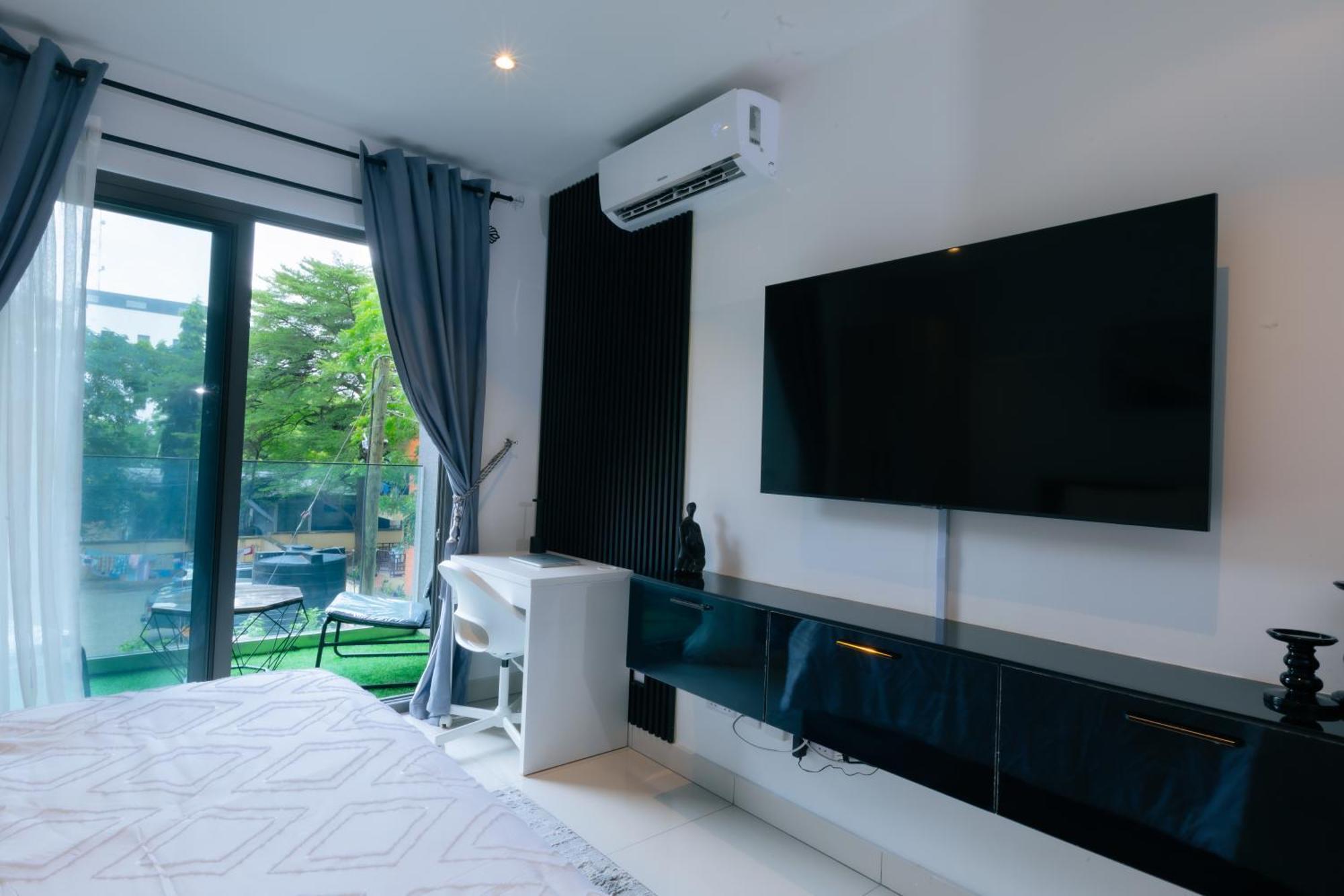 7 Minutes From The Airport - Chic Studio Accra Bagian luar foto