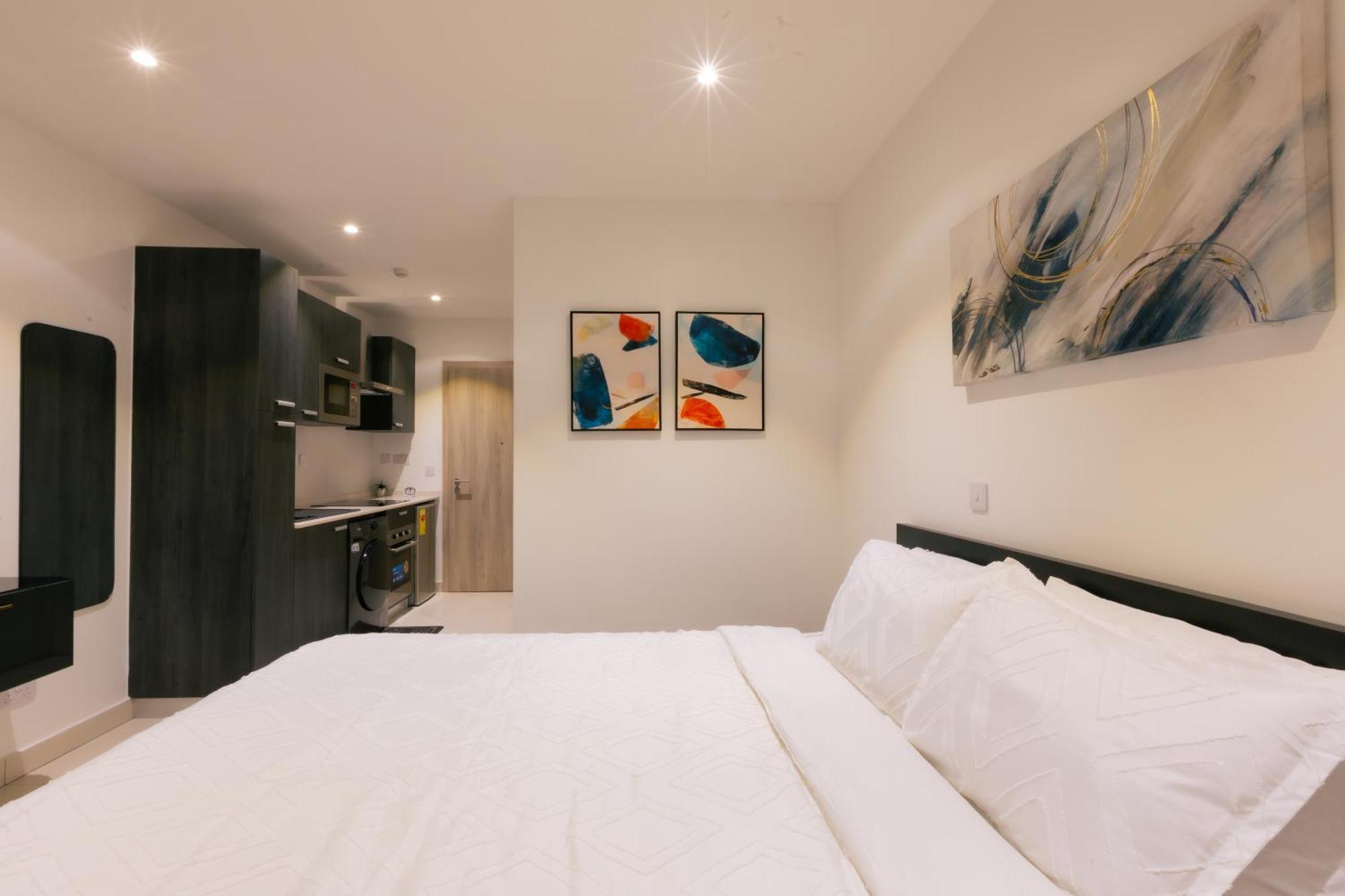 7 Minutes From The Airport - Chic Studio Accra Bagian luar foto